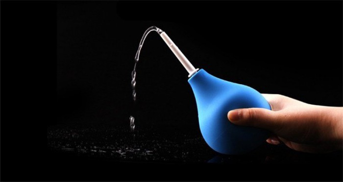 Jumla bilan qoplangan qizlarning fotosuratlari