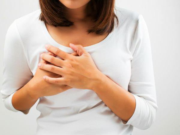 Көкіректі және жалаңаш Көкіректі және жалаңаш