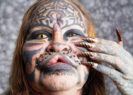 Қаншық аузына тереңдеп жұтады Анальды секс әуесқойлары көреді