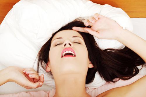 Үйде әйелімді аузына тықты