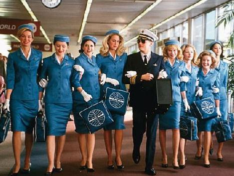 Ұшақта шұлық киіп жүру