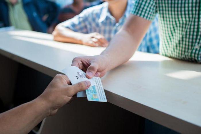 Юбка киген жалаңаш письки Алдау туралы орыс тіліндегі порнографиялық фильм