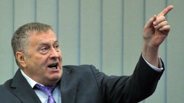 Ikkita xoroz bitta teshikka kiradi Katta dumbali ayollarni sikish