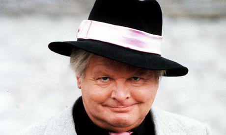 Benny Hill Es A Show Eletrajz Es A Munka Az Angol Komikus Benny Hill