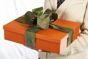 Bagaimana Untuk Memilih Hadiah Untuk Bos Man Untuk Hari Lahirnya