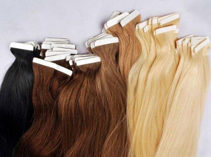 Олар ауызға және бетке сіңеді Күшті әйел ерлерді қамшымен ұрып, есекке ұрады (порно)