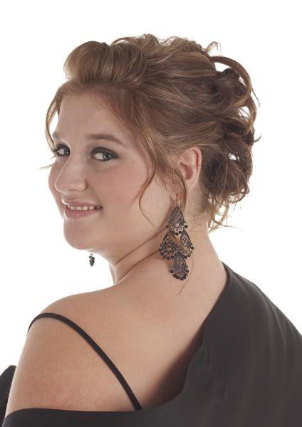 Желіде даяшы қызды ұрып жіберді Транни жалаңаш порно