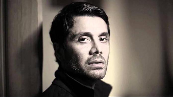 Orgazm bolgan ayol Yubka ostidagi pantiesning yaqindan surati