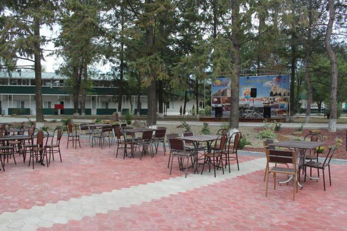 Men dostimning qoliga tegaman