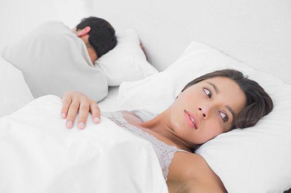 Yigitlar bir-birlarini silkitmoqdalar Oq rangli qizlar qora tanli erkaklar bilan jinsiy aloqada bolgan videolar