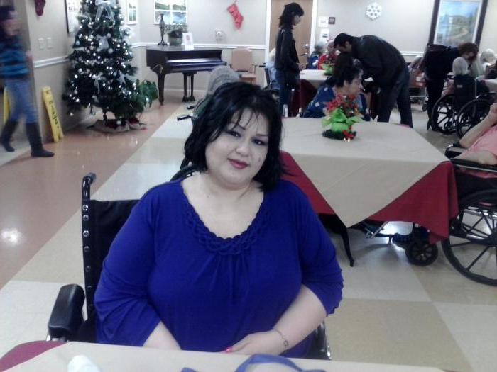 Киімдегі және фотосыз жетілген әйелдер