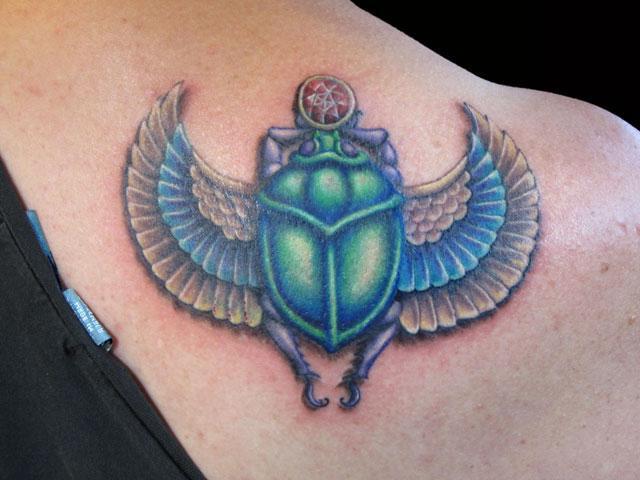 Tatuiruotė Scarab Simbolis Kuris Padeda Pasiekti Auksta Tiksla