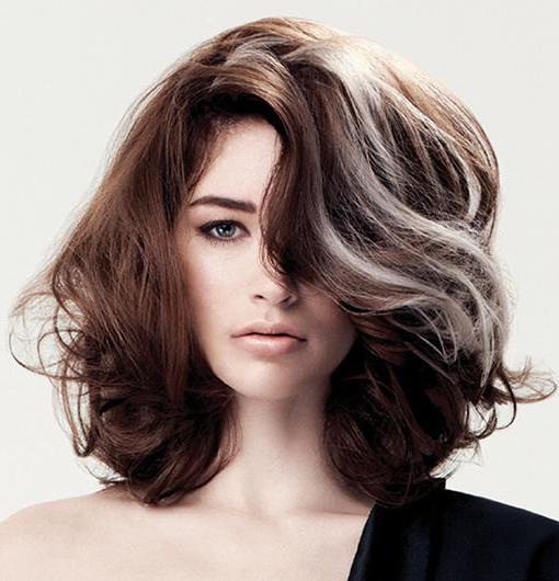 Braziliyalik jingalak ayollarning erotik raqslari