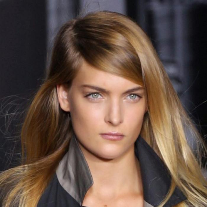 Әдемі жалаңаш аққұба қыздар