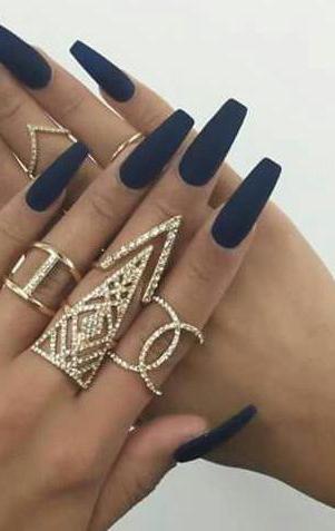 Наоми Кэмпбелл толығымен жалаңаш