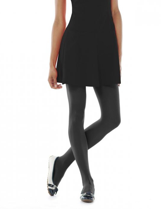 Oyoqlari orasiga pantyhose kiygan qizlar Oyoqlari orasiga pantyhose kiygan qizlar